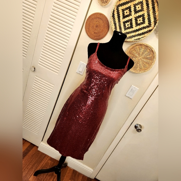 Red Sequin Mini Dress With Side Split - Picture 4 of 10